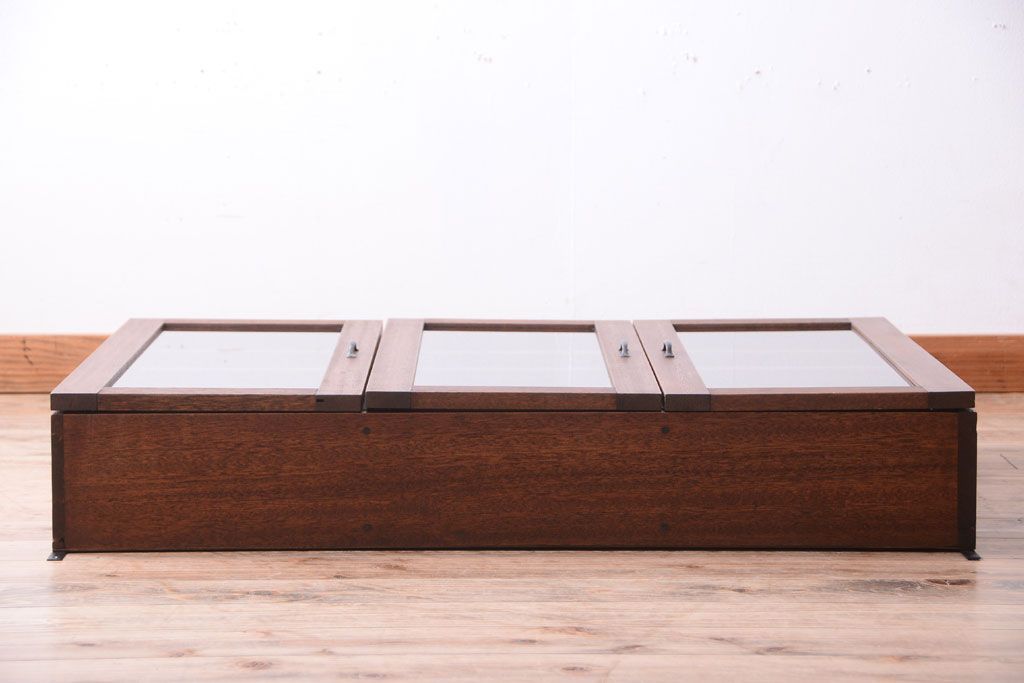 アンティーク家具　アンティーク　3つ扉の壁掛けキャビネット(収納棚)(2)