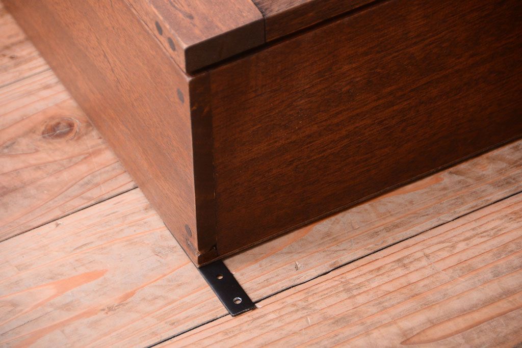 アンティーク家具　アンティーク　3つ扉の壁掛けキャビネット(収納棚)(2)