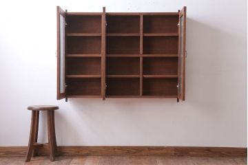 アンティーク家具　アンティーク　モールガラス入り!3つ扉の壁掛けキャビネット(収納棚)(1)