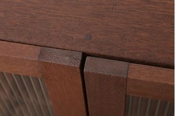 アンティーク家具　アンティーク　モールガラス入り!3つ扉の壁掛けキャビネット(収納棚)(1)
