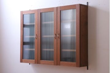 アンティーク家具　アンティーク　モールガラス入り!3つ扉の壁掛けキャビネット(収納棚)(1)