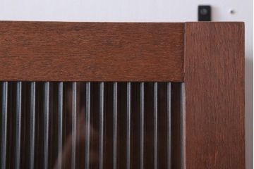 アンティーク家具　アンティーク　モールガラス入り!3つ扉の壁掛けキャビネット(収納棚)(1)