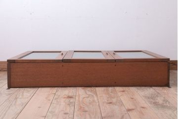 アンティーク家具　アンティーク　モールガラス入り!3つ扉の壁掛けキャビネット(収納棚)(1)