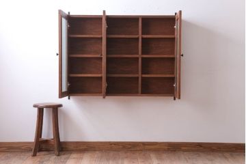 アンティーク家具　アンティーク　モールガラス入り!3つ扉の壁掛けキャビネット(収納棚)(2)