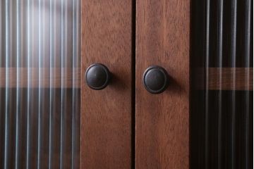 アンティーク家具　アンティーク　モールガラス入り!3つ扉の壁掛けキャビネット(収納棚)(2)