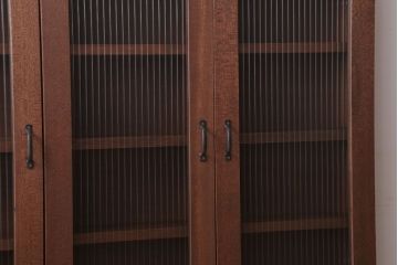 アンティーク家具　アンティーク　モールガラス入り!3つ扉の壁掛けキャビネット(収納棚)(3)