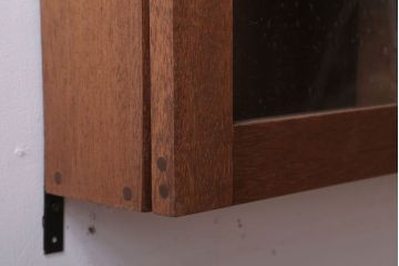 アンティーク家具　アンティーク　気泡ガラス入り!3つ扉の壁掛けキャビネット(収納棚)(1)
