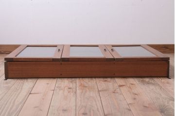 アンティーク家具　アンティーク　気泡ガラス入り!3つ扉の壁掛けキャビネット(収納棚)(1)