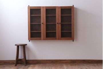 アンティーク家具　アンティーク　気泡ガラス入り!3つ扉の壁掛けキャビネット(収納棚)(2)
