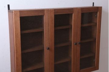 アンティーク家具　アンティーク　気泡ガラス入り!3つ扉の壁掛けキャビネット(収納棚)(2)