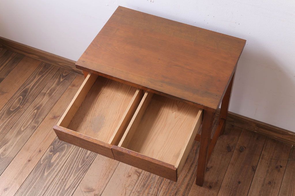 レトロ家具　昭和レトロ　引き出し2杯付き!古い木の小さな平机(デスク)