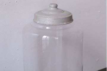 アンティーク雑貨　昭和レトロ　蓋付きのアンティークガラス瓶(ビン)