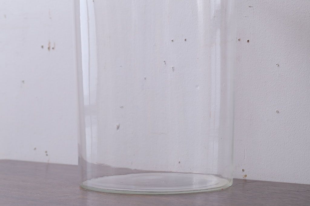 アンティーク雑貨　昭和レトロ　蓋付きのアンティークガラス瓶(ビン)