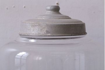 アンティーク雑貨　昭和レトロ　蓋付きのアンティークガラス瓶(ビン)