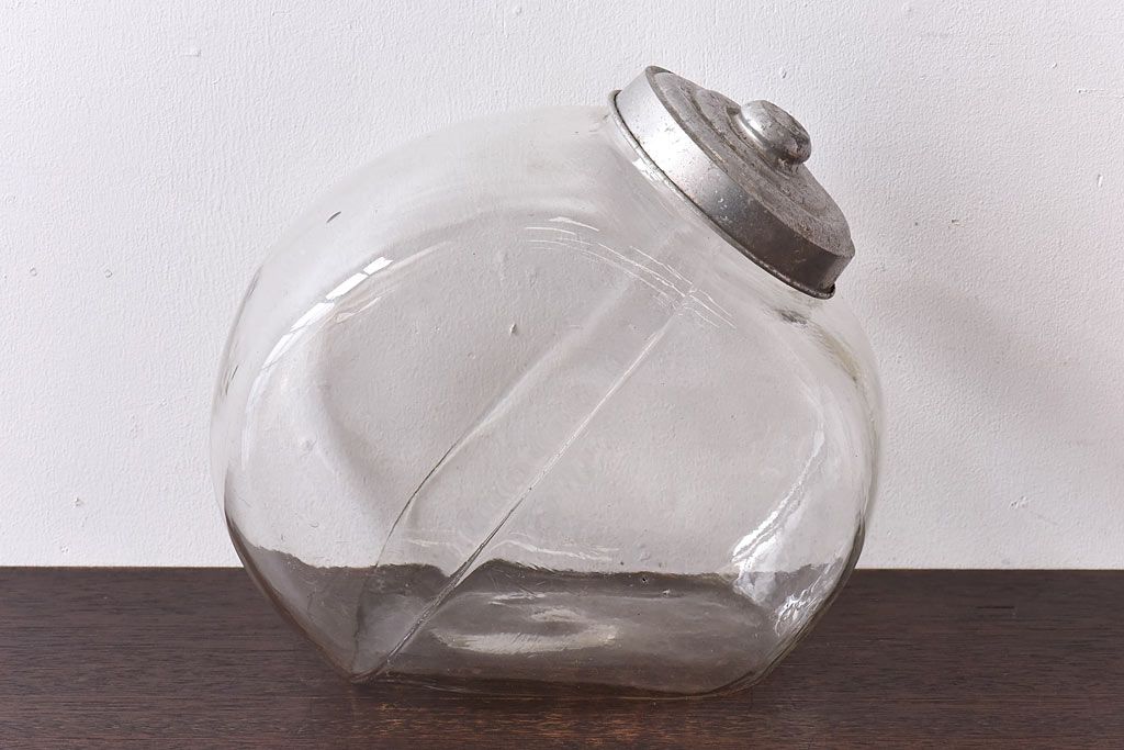 アンティーク雑貨　昭和レトロ　ノスタルジックな駄菓子屋の蓋つきガラスビン(菓子瓶、猫瓶)