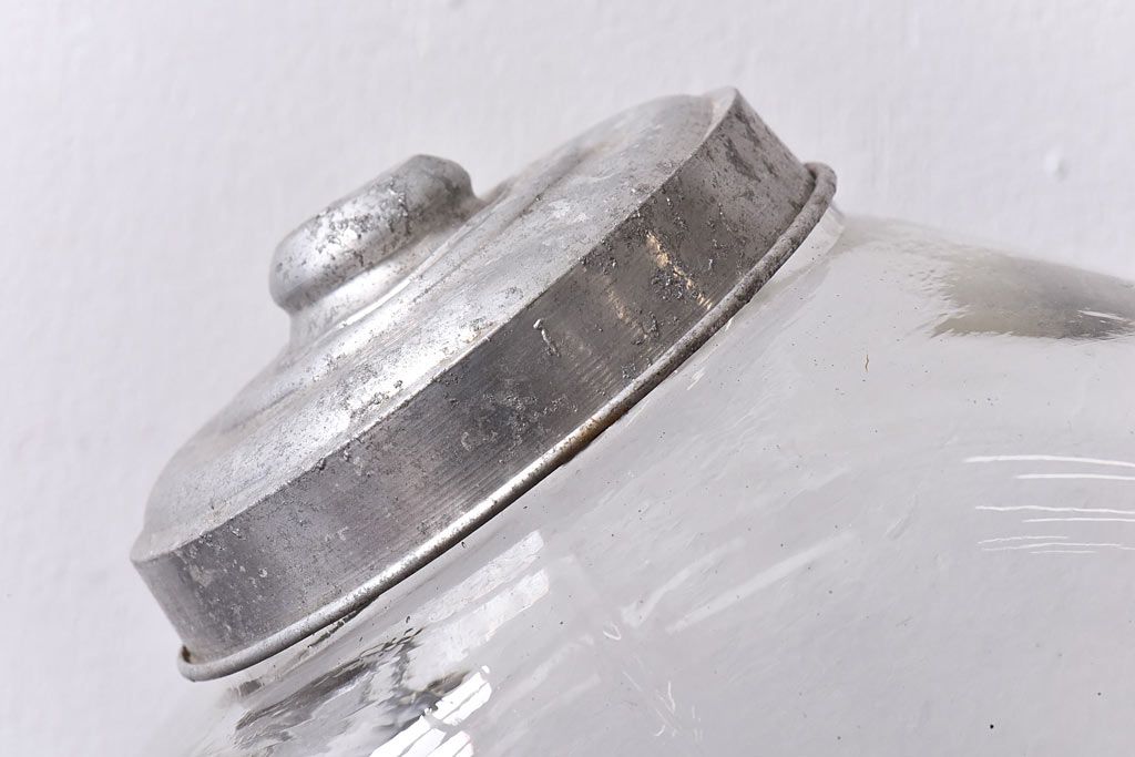 アンティーク雑貨　昭和レトロ　ノスタルジックな駄菓子屋の蓋つきガラスビン(菓子瓶、猫瓶)