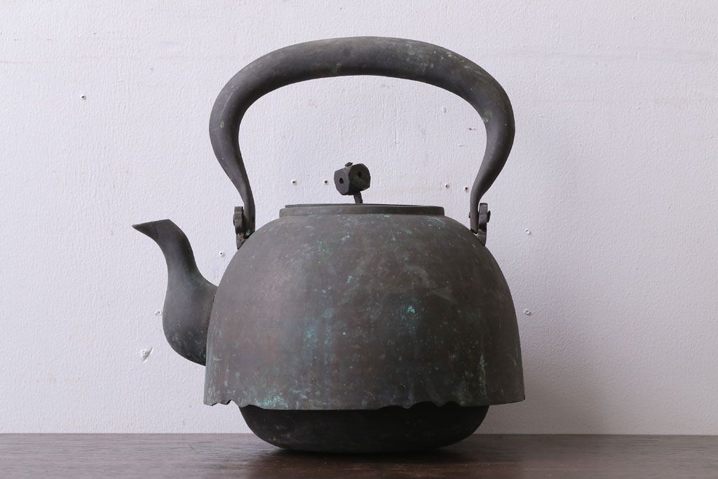 アンティーク雑貨　古民具・骨董　古い銅瓶(在銘?)(鉄瓶)