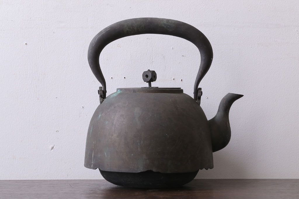 アンティーク雑貨　古民具・骨董　古い銅瓶(在銘?)(鉄瓶)