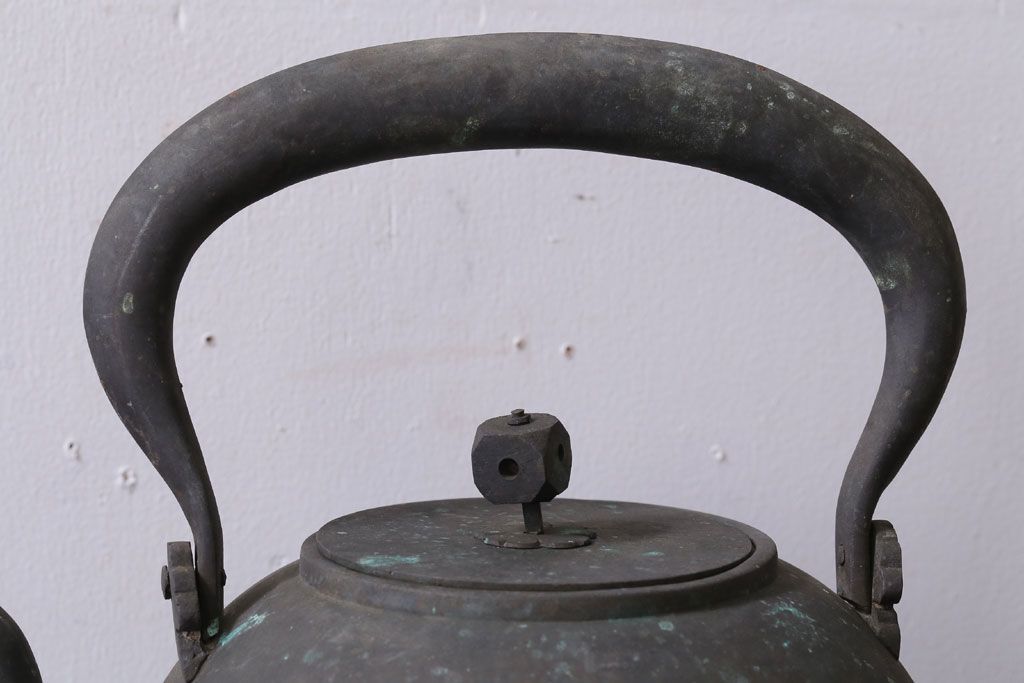 アンティーク雑貨　古民具・骨董　古い銅瓶(在銘?)(鉄瓶)