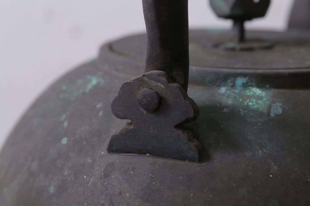 アンティーク雑貨　古民具・骨董　古い銅瓶(在銘?)(鉄瓶)