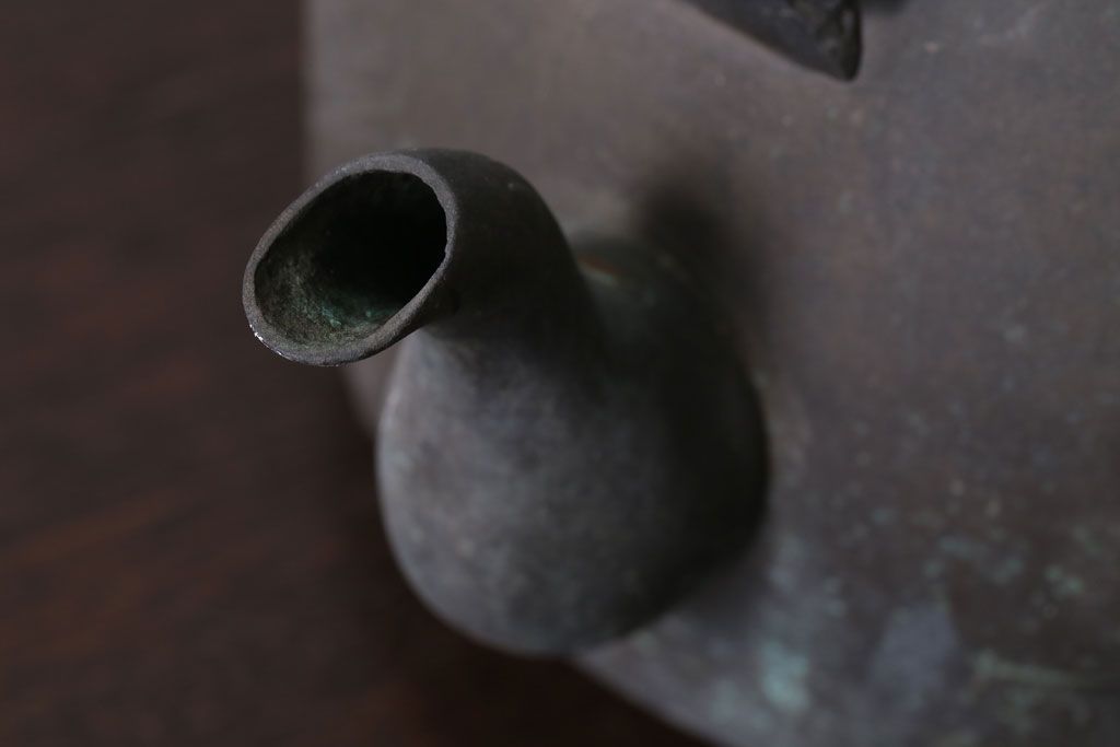 アンティーク雑貨　古民具・骨董　古い銅瓶(在銘?)(鉄瓶)