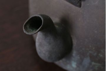 アンティーク雑貨　古民具・骨董　古い銅瓶(在銘?)(鉄瓶)