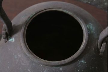 アンティーク雑貨　古民具・骨董　古い銅瓶(在銘?)(鉄瓶)