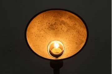 昭和レトロ　アルミシェードのアンティーク卓上スタンドランプ