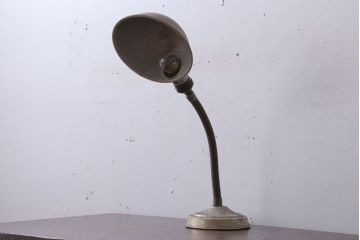 昭和レトロ　アルミシェードのアンティーク卓上スタンドランプ