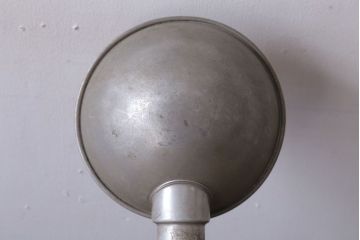 昭和レトロ　アルミシェードのアンティーク卓上スタンドランプ