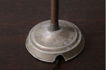 昭和レトロ　アルミシェードのアンティーク卓上スタンドランプ