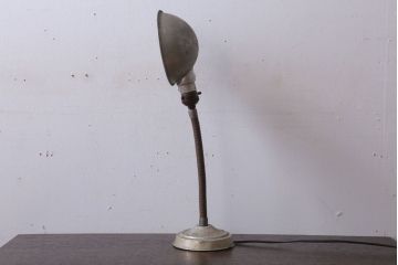 昭和レトロ　アルミシェードのアンティーク卓上スタンドランプ