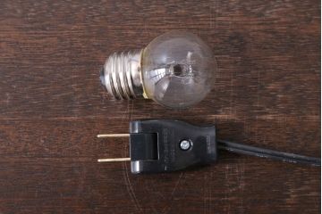 昭和レトロ　アルミシェードのアンティーク卓上スタンドランプ