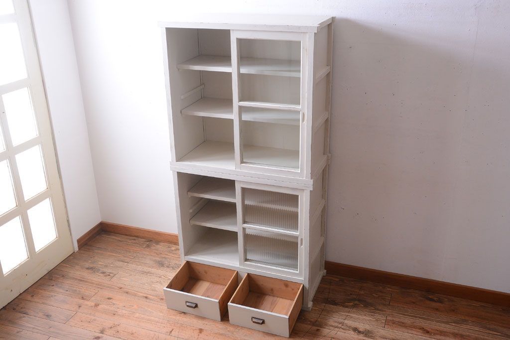 アンティーク家具　アンティークペイント　モールガラス入り!重ね収納棚(食器棚)