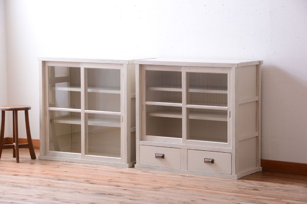 アンティーク家具　アンティークペイント　モールガラス入り!重ね収納棚(食器棚)