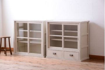 アンティーク家具　アンティークペイント　モールガラス入り!重ね収納棚(食器棚)