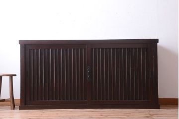 アンティーク家具　古民具・骨董　縦桟引き戸の収納箪笥サイドボード(水屋箪笥)