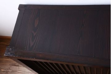 アンティーク家具　古民具・骨董　縦桟引き戸の収納箪笥サイドボード(水屋箪笥)