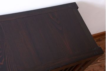 アンティーク家具　古民具・骨董　縦桟引き戸の収納箪笥サイドボード(水屋箪笥)