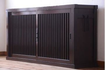 アンティーク家具　古民具・骨董　縦桟引き戸の収納箪笥サイドボード(水屋箪笥)