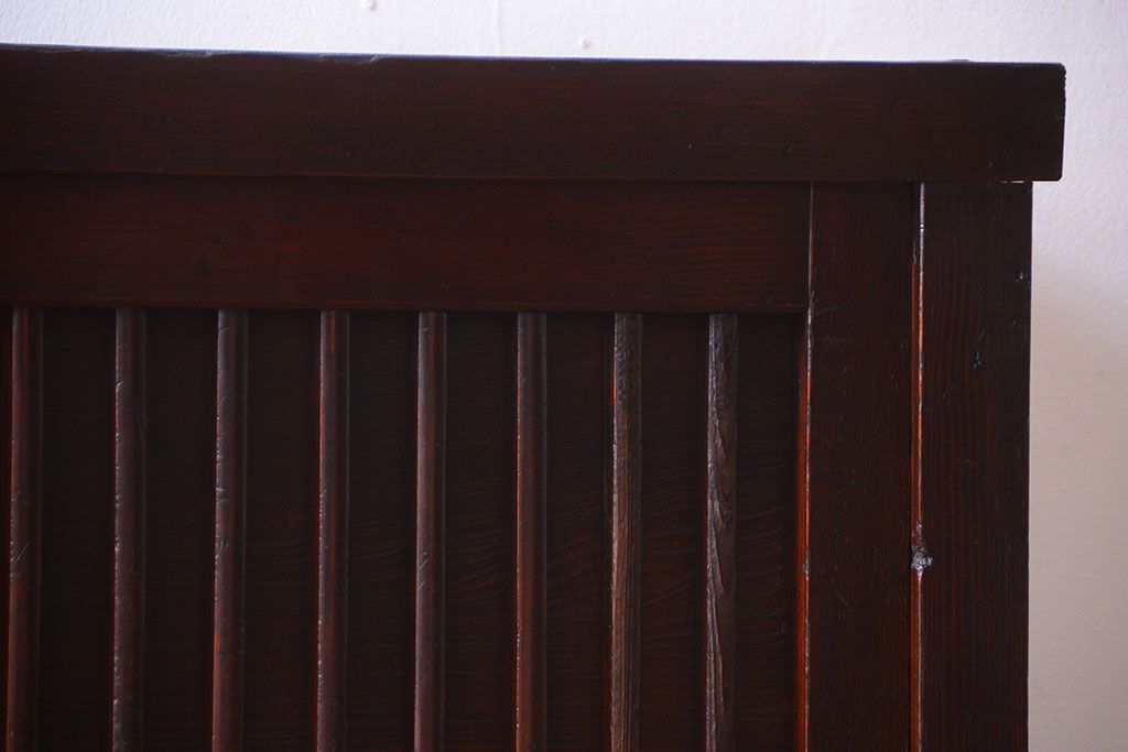 アンティーク家具　古民具・骨董　縦桟引き戸の収納箪笥サイドボード(水屋箪笥)