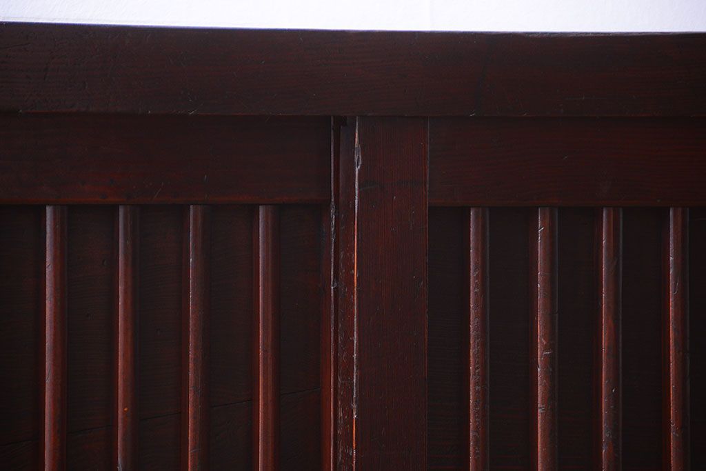 アンティーク家具　古民具・骨董　縦桟引き戸の収納箪笥サイドボード(水屋箪笥)