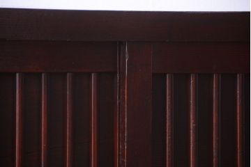 アンティーク家具　古民具・骨董　縦桟引き戸の収納箪笥サイドボード(水屋箪笥)