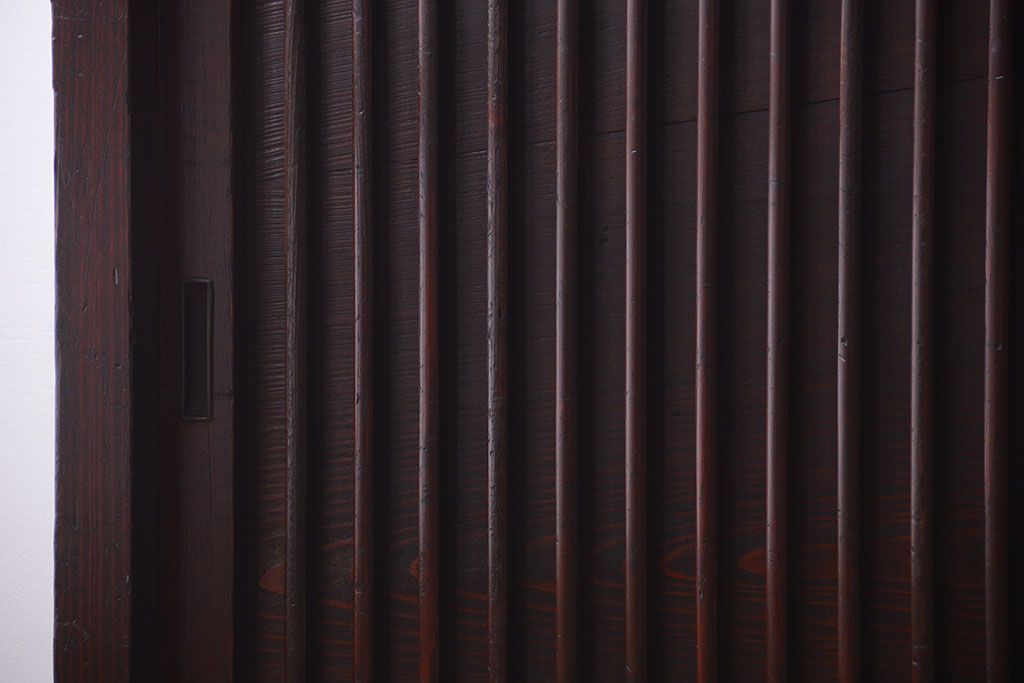 アンティーク家具　古民具・骨董　縦桟引き戸の収納箪笥サイドボード(水屋箪笥)