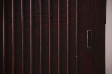 アンティーク家具　古民具・骨董　縦桟引き戸の収納箪笥サイドボード(水屋箪笥)