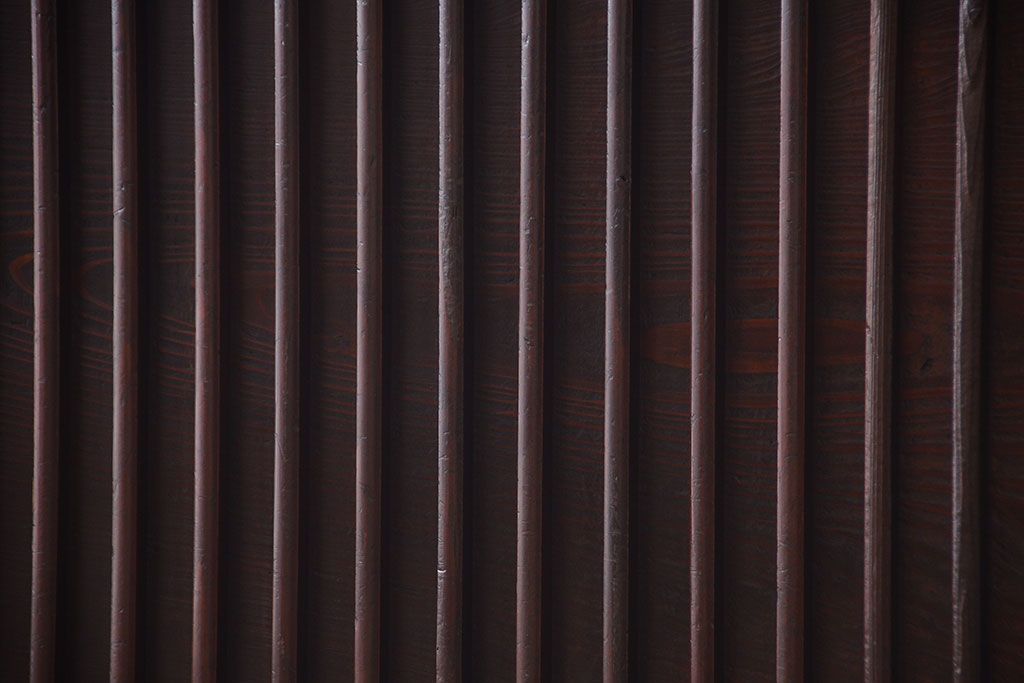 アンティーク家具　古民具・骨董　縦桟引き戸の収納箪笥サイドボード(水屋箪笥)