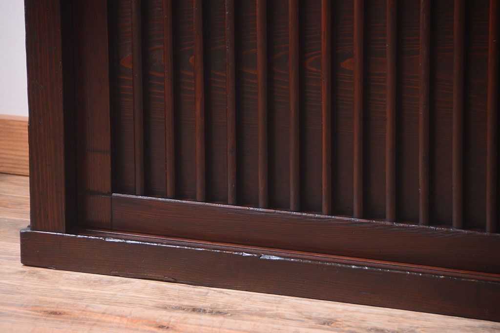 アンティーク家具　古民具・骨董　縦桟引き戸の収納箪笥サイドボード(水屋箪笥)