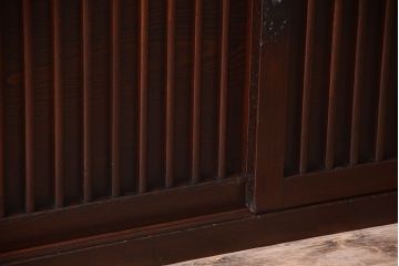 アンティーク家具　古民具・骨董　縦桟引き戸の収納箪笥サイドボード(水屋箪笥)