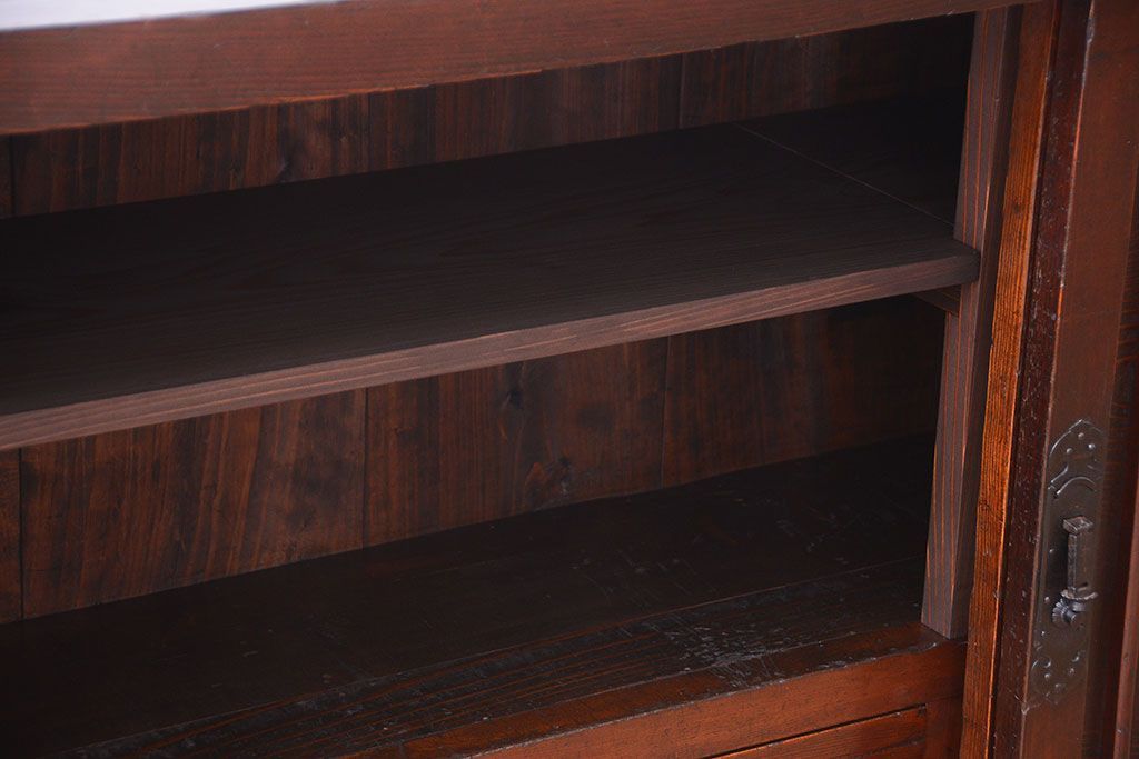 アンティーク家具　古民具・骨董　縦桟引き戸の収納箪笥サイドボード(水屋箪笥)