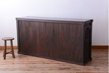 アンティーク家具　古民具・骨董　縦桟引き戸の収納箪笥サイドボード(水屋箪笥)